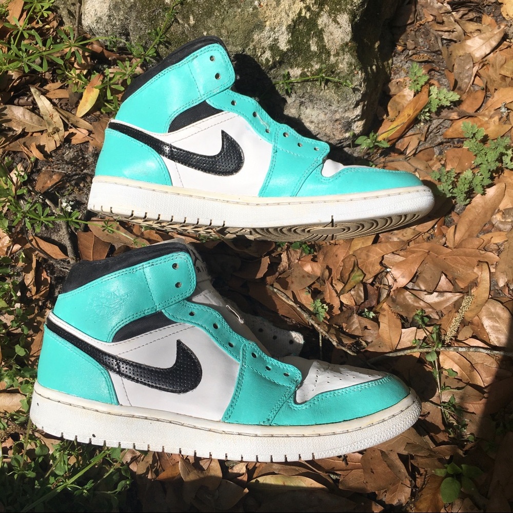 Custom Jordan 1 - Picture 2 of 5